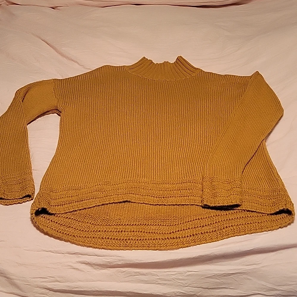 Sweater - Picture 1 of 2